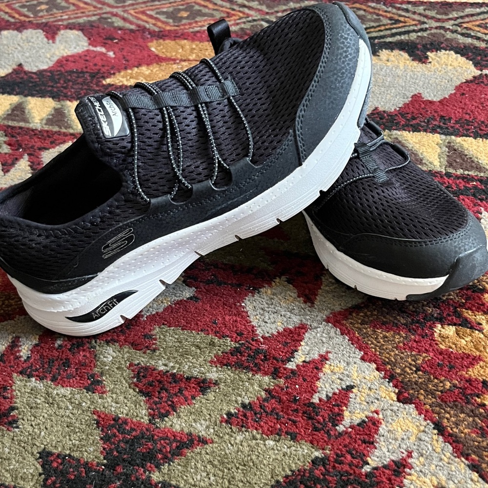 Skechers Arch Fit Walking Shoes Womens Sz 8 Lucky Thoughts Slip On Black 149056